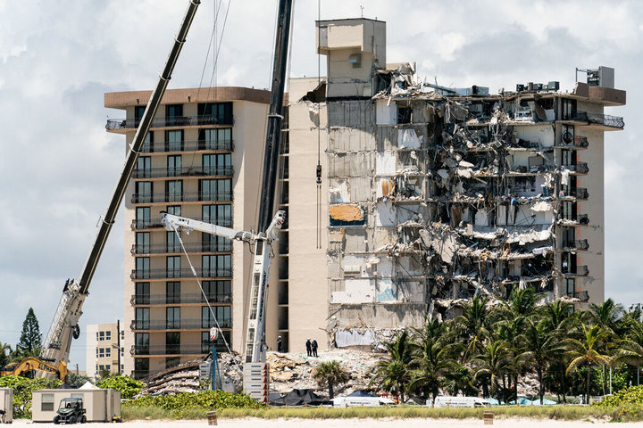 纽约时报双语：迈阿密公寓倒塌事故为何会发生？
