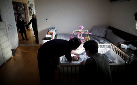 纽约时报双语：打扫、做饭，保持身材：韩国“孕妇指南”引众怒