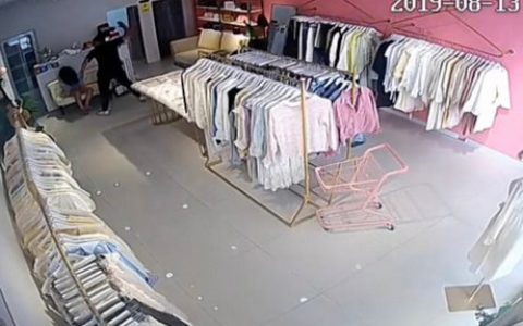纽约时报双语：她不堪家暴跳楼，离婚为何如此艰难？