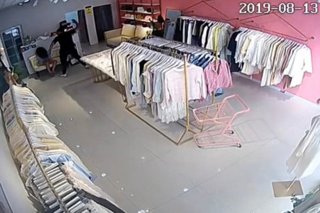 纽约时报双语：她不堪家暴跳楼，离婚为何如此艰难？