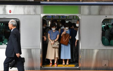 纽约时报双语：安倍曾承诺帮助日本女性“发光”，她们仍在等待