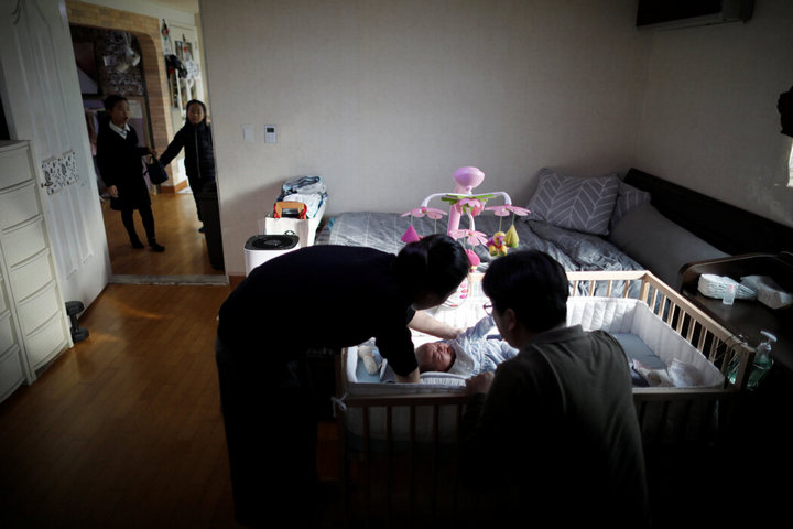 纽约时报双语：打扫、做饭，保持身材：韩国“孕妇指南”引众怒
