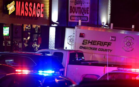 纽约时报双语：亚特兰大按摩院枪击案：八人死亡，六人为亚裔