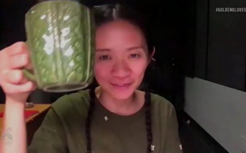 纽约时报双语：赵婷创造历史，首位亚洲女导演问鼎金球奖