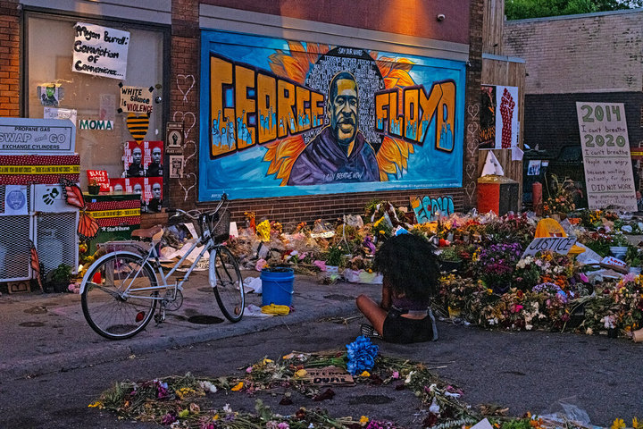 纽约时报双语：弗洛伊德案告一段落，他的死如何改变了美国
