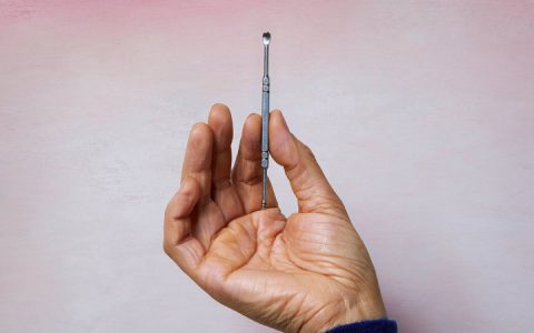 纽约时报双语：清洁耳朵最好的办法：用耳勺